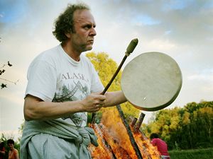 ZABUBNUJEME, zazp�v�me p�sn�, vysaunujem se a jdeme na uhl�ky!