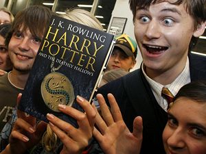 Harry Potter spustil novou prodejní mánii. Harry Potter spustil novou prodejní mánii.