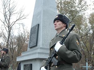 Veteráni odhalili v neděli v Buzuluku památník svým spolubojovníkům.