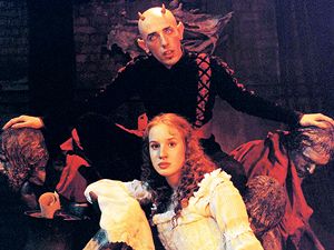 Čert ví proč (2003). V pohádce Romana Vávry hrál Lucifera Csongor Kasai, princeznu Aničku Tatiana Pauhofová.