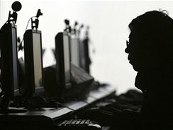Glosa: Komu věřit?