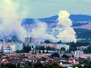 V brněnské městské části Horní Heršpice hořelo 20. srpna autovrakoviště. V plamenech se z dosud neznámých příčin ocitl bagr a podle dostupných informací také několik desítek vraků.