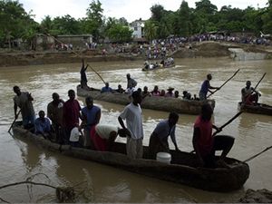 Haiti čelí po hurikánech Gustav a Hanna a nejnověji Ike humanitární katastrofě. Přes milion lidí přišlo o střechu nad hlavou.