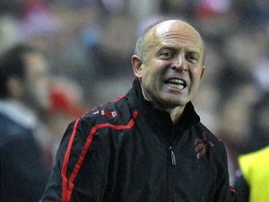 Trenér Slavie Karel Jarolím při zápase.