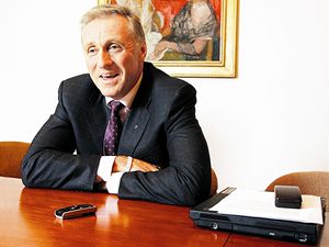 Dr��m modr� ko�eny ODS a poctiv� je zal�v�m, ��k� premi�r Mirek Topol�nek.