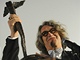 Wim Wenders v Praze. Z rukou Václava Havla převzal cenu Kristián za přínos českému filmovému publiku.