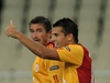 Úspěšný střelec Baroš, vpozadí spoluhráč Kewell.