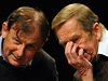Václav Havel a Michael Žantovský na tiskové konferenci k 20. výročí politického převratu v Československu.
