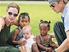 Angelina Jolie, Brad Pitt a tři ze šesti jejich dětí. | na serveru Lidovky.cz | aktuální zprávy Angelina Jolie, Brad Pitt a tři ze šesti jejich dětí. | na serveru Lidovky.cz | aktuální zprávy