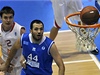 Z�pas Nymburk - Ankara. Vlevo Radek Ne�as a �mit Sonkol.
