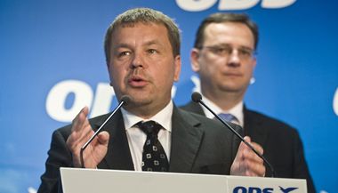 Co vám uniklo: policie zbrojí na Nečase i Tluchořův trafikový náhradník | Lidovky.cz - Zprávy z domova Petr Tluchoř a Petr Nečas