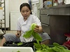 Zítra bude svatba. Dvacet kilo tyg�ích krevet poslou�í jako nápl� do jarních závitk� a je�t� zbude na salát. | na serveru Lidovky.cz | aktu�ln� zpr�vy