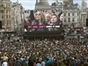 T-Mobile vytvořil na londýnském náměstí největší karaoke koncert na světě. | na serveru Lidovky.cz | aktuální zprávy T-Mobile vytvořil na londýnském náměstí největší karaoke koncert na světě. | na serveru Lidovky.cz | aktuální zprávy