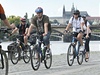 Pasti na cyklisty. Pět nejhorších míst v Praze | Lidovky.cz - Cestování na kole Na vltavské náplavce bylo po ránu 'jako na Václaváku'.