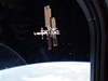 Pohled na stanici ISS ze vzdaluj�c�ho se raketopl�nu Atlantis