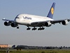 Nejv�t�� dopravn� letadlo sou�asnosti Airbus A380 p�ist�lo 2. ��jna poprv� v Praze