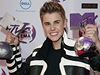 Idol dívek Justin Bieber po p�edání cen MTV Awards v Belfastu  | na serveru Lidovky.cz | aktu�ln� zpr�vy