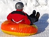 Snow tube - popul�rn� z�bava na sn�hu.