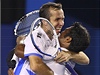 Radek Štěpánek a Leander Paes oslavují vítězství v Australian Open