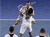 Radek �t�p�nek a Leander Paes oslavuj� fin�lov� triumf