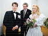 Svatba Stanislava Grosse a ��rky Perl�kov� se odehr�la 16. �nora 1996 ve vr�ovick�m z�me�ku. Za sv�dka �el Grossovi tehdej�� p�edseda �SSD Milo� Zeman.