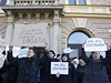 Studenti bojuj� za svoji fakultu.