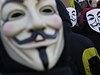 Demonstranti proti dohod� ACTA se z pra�sk�ho Kl�rova vydali na Hrad.