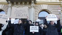 Studenti bojují za svoji fakultu. | na serveru Lidovky.cz | aktuální zprávy Studenti bojují za svoji fakultu. | na serveru Lidovky.cz | aktuální zprávy
