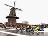 Brusla�sk� maratonsk� z�vod na kan�lech kolem jeden�cti m�st s n�zvem Elfstedentocht se konal naposledy p�ed patn�cti lety (archivn� foto ze 4. ledna 1997). 