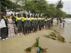 Fotbalisté Zambie se vrací na místo tragédie. Poblíž Libreville, kde v neděli odehrají finále afrického šampionátu, se v roce 1993 zřítilo do oceánu letadlo, na jehož palubě byl téměř celý jejich národní tým. | na serveru Lidovky.cz | aktuální zprávy Fotbalisté Zambie se vrací na místo tragédie. Poblíž Libreville, kde v neděli odehrají finále afrického šampionátu, se v roce 1993 zřítilo do oceánu letadlo, na jehož palubě byl téměř celý jejich národní tým. | na serveru Lidovky.cz | aktuální zprávy