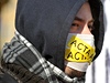 Protest kvůli Obchodní dohodě proti padělatelství (ACTA) se konal 11. února také v Brně. Účastníkům protestu vadí to, že vláda ratifikaci pouze pozastavila a smlouvu výslovně nezamítla. | na serveru Lidovky.cz | aktuální zprávy Protest kvůli Obchodní dohodě proti padělatelství (ACTA) se konal 11. února také v Brně. Účastníkům protestu vadí to, že vláda ratifikaci pouze pozastavila a smlouvu výslovně nezamítla. | na serveru Lidovky.cz | aktuální zprávy