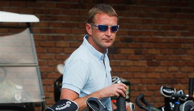 Roman Janoušek se chystá na golf, kterého se zúčastnili návštěvníci Mezinárodního filmového festivalu v Karlových Varech (léto 2010). | na serveru Lidovky.cz | aktuální zprávy Roman Janoušek se chystá na golf, kterého se zúčastnili návštěvníci Mezinárodního filmového festivalu v Karlových Varech (léto 2010). | na serveru Lidovky.cz | aktuální zprávy