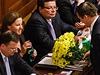 Bárta nese kv�tiny Karolín� Peake | na serveru Lidovky.cz | aktu�ln� zpr�vy