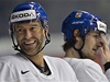 �e�t� hokejist� Petr Nedv�d (vlevo) a Jakub Nakl�dal