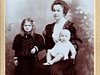 Portrét s maminkou a nevlastní sestrou Franti�kou - 1909. | na serveru Lidovky.cz | aktu�ln� zpr�vy