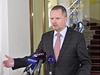 Ministr �kolstv� Petr Fiala. 