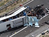Na leteckém snímku autobusu je vid�t, jak ni�ivý náraz byl | na serveru Lidovky.cz | aktu�ln� zpr�vy