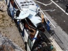 Trosky �eského autobusu, který havaroval na chorvatské dálnici A1 nedaleko tunelu  | na serveru Lidovky.cz | aktu�ln� zpr�vy