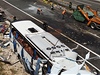 Trosky �eského autobusu, který havaroval na chorvatské dálnici A1 nedaleko tunelu  | na serveru Lidovky.cz | aktu�ln� zpr�vy