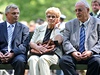 Pietního aktu se zú�astnila i Marie Je�ábková, která se svou star�í sestrou Jarmilou jako jediná p�e�ila vyvra�d�ní Le�ák�.  | na serveru Lidovky.cz | aktu�ln� zpr�vy