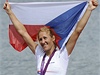 Miroslava Knapková oslavuje první zlatou medaili České republiky