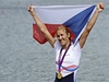 Miroslava Knapková oslavuje první zlatou medaili pro Českou republiku