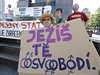 Účastníci shromáždění na "obranu hrdosti normálních lidí" protestovali proti duhovému pochodu hrdosti homosexuálů | na serveru Lidovky.cz | aktuální zprávy Účastníci shromáždění na "obranu hrdosti normálních lidí" protestovali proti duhovému pochodu hrdosti homosexuálů | na serveru Lidovky.cz | aktuální zprávy