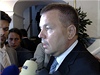 Petr Tluchoř sděluje novinářům, že nepodpoří zvýšení DPH. | na serveru Lidovky.cz | aktuální zprávy Petr Tluchoř sděluje novinářům, že nepodpoří zvýšení DPH. | na serveru Lidovky.cz | aktuální zprávy