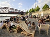 V rámci projektu urbanACT vytvořili studenti na náplavce odpočinkovou zónu za použití dřevěných palet. | na serveru Lidovky.cz | aktuální zprávy V rámci projektu urbanACT vytvořili studenti na náplavce odpočinkovou zónu za použití dřevěných palet. | na serveru Lidovky.cz | aktuální zprávy