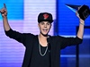 Justin Bieber přebírá cenu American Music Awards. | na serveru Lidovky.cz | aktuální zprávy Justin Bieber přebírá cenu American Music Awards. | na serveru Lidovky.cz | aktuální zprávy