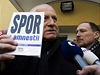 Václav Klaus s knihou, kterou poslal poslancům. | na serveru Lidovky.cz | aktuální zprávy Václav Klaus s knihou, kterou poslal poslancům. | na serveru Lidovky.cz | aktuální zprávy