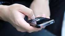 Mobilní telefon (ilustrační foto) | na serveru Lidovky.cz | aktuální zprávy Mobilní telefon (ilustrační foto) | na serveru Lidovky.cz | aktuální zprávy