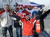 TIME OUT LN: Povzbuzuj své krajany. Tedy jen s bumážkou | Lidovky.cz - Názory Čeští hokejoví fanoušci před halou Globen