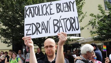 Politici zprava i zleva se pustili do Zemana. Vadí jim výrok o Gay Pride | Lidovky.cz - Zprávy z domova Martin C. Putna v roce 2011 na Gay pride s transparentem.
